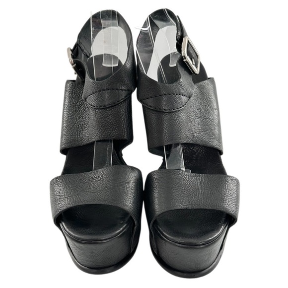 VERA WANG LAVENDER, BLACK LEATHER AND CRYSTALS ACCENTS SHOES  Vera Wang lavender heels size 10 41.5 black leather chunky platform avant-garde